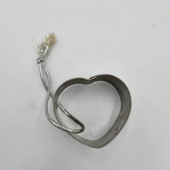 Vintage Lot of 2 Tin Cookie Cutters Primitive House with Chimney & Heart - Picture 4 of 5